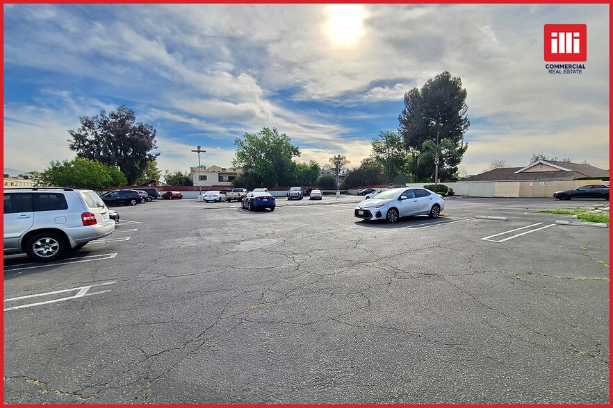 More Photos Of 17018-17056 Devonshire St, Northridge Unknown For Lease