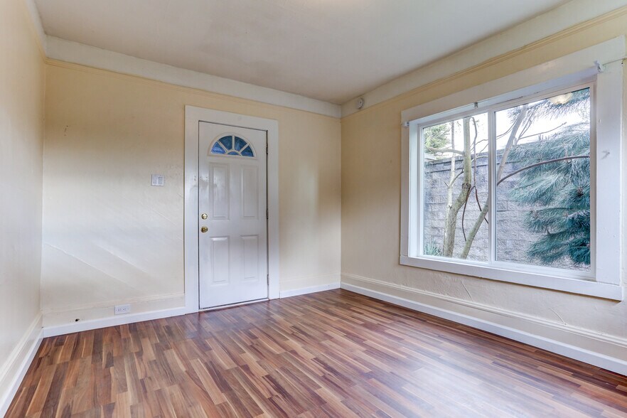 More Photos Of 1512 Franklin St, Vancouver Apartments For Sale