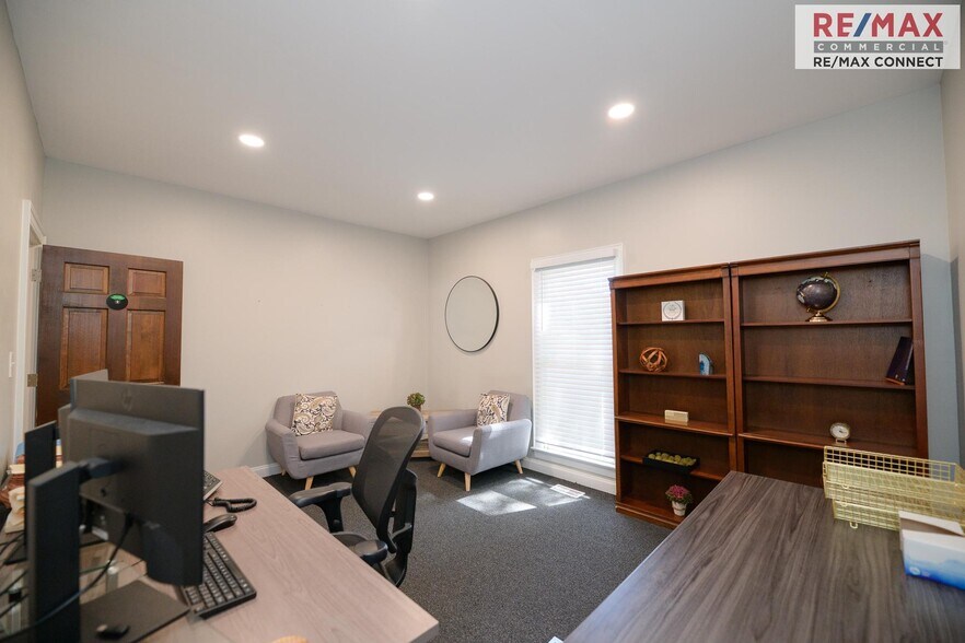 More Photos Of 760 McGuire Pl, Newport News Office For Sale