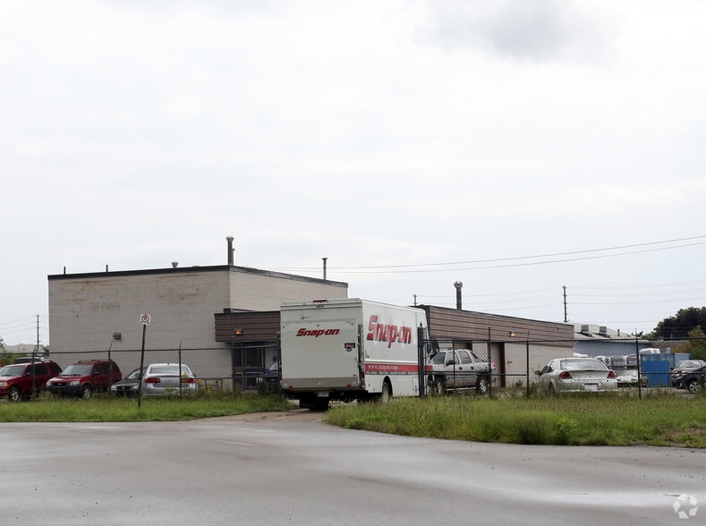 More Photos Of 65 Belcan Pl, Waterloo Auto Repair For Sale