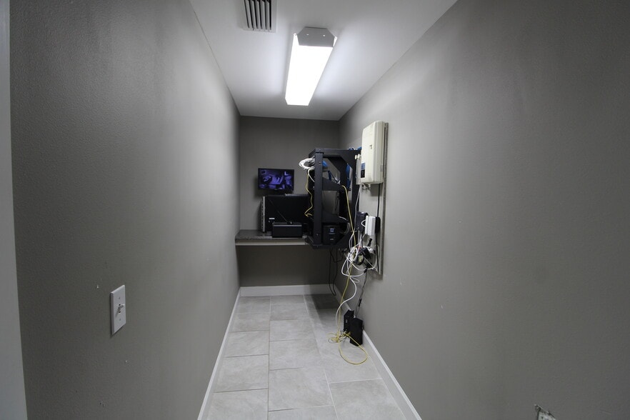 More Photos Of 2308 58th Ave E, Sarasota Warehouse For Sale