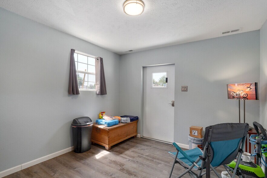 More Photos Of 306 S Washington Ave, Walnut Grove General Retail For Sale
