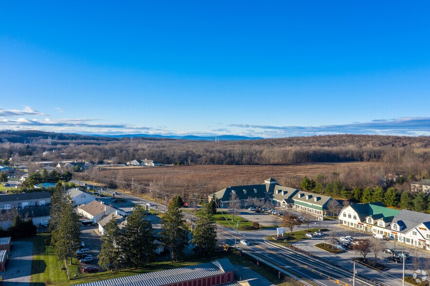 More Photos Of 942 Route 376, Wappingers Falls Unknown For Lease