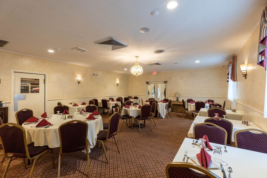 More Photos Of 1428 Center St, Ludlow Restaurant For Sale