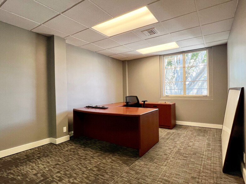 More Photos Of 25 W Anapamu St, Santa Barbara Office For Lease