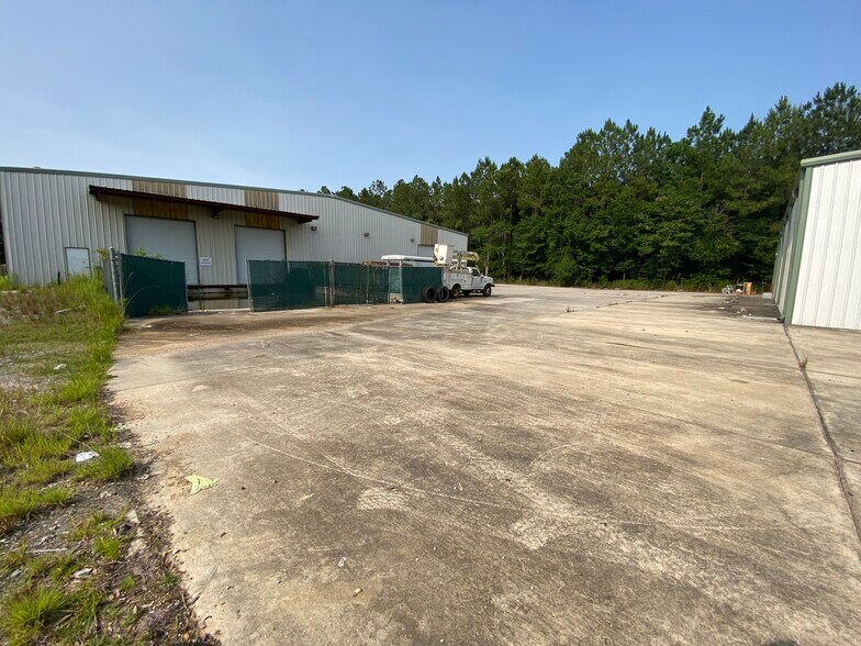 More Photos Of 241 Highway 1085, Madisonville Warehouse For Lease