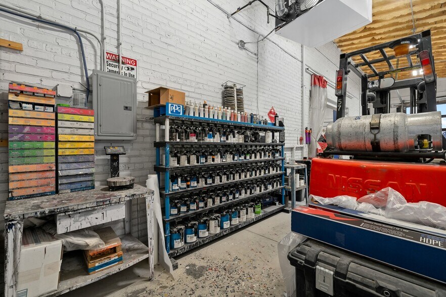 More Photos Of 5512 W 79th St, Burbank Storefront Retail Residential For Sale