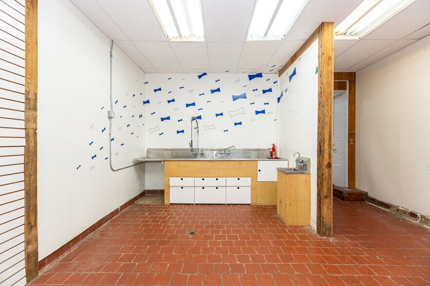 More Photos Of 2640-2650 Mission St, San Francisco Storefront For Sale