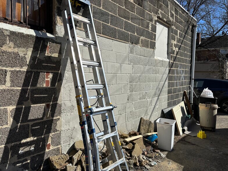 More Photos Of 1192 Yorkship Sq, Camden Storefront Retail Residential For Lease