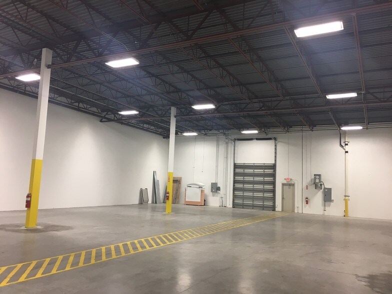 More Photos Of 2501 Dykes Rd, Miramar Warehouse For Lease