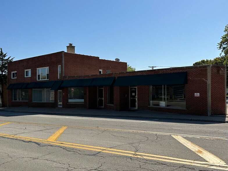 More Photos Of 220-230 Hicks Pl, Palatine Storefront Retail Residential For Sale