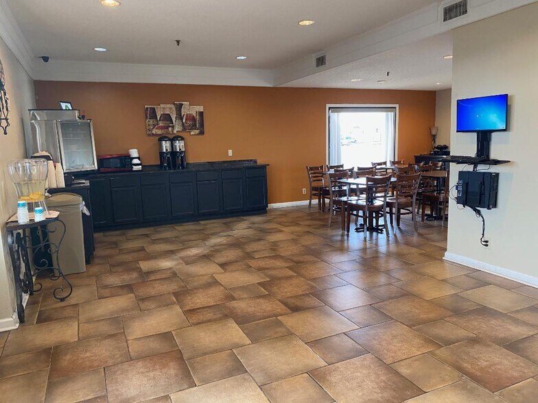 More Photos Of 5001 Hinkleville Rd, Paducah Hotel For Sale