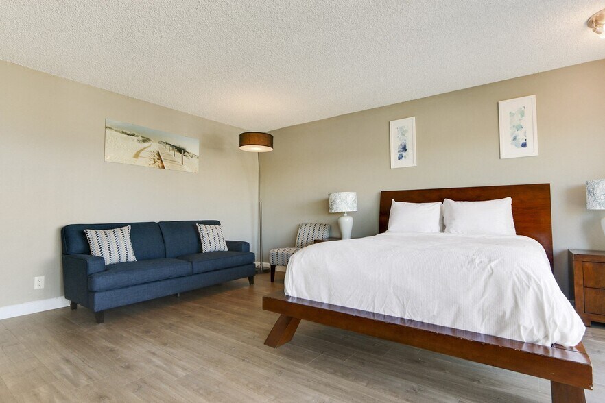 More Photos Of 415-425 Washington Blvd, Marina del Rey Apartments For Lease