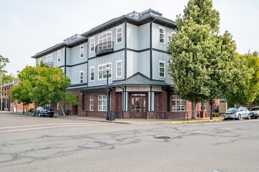 More Photos Of 321 E 1st Ave, Albany Office Residential For Lease