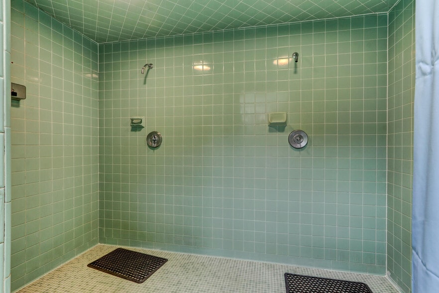 More Photos Of 600 S 5th Ave, Mayodan Health Club For Sale