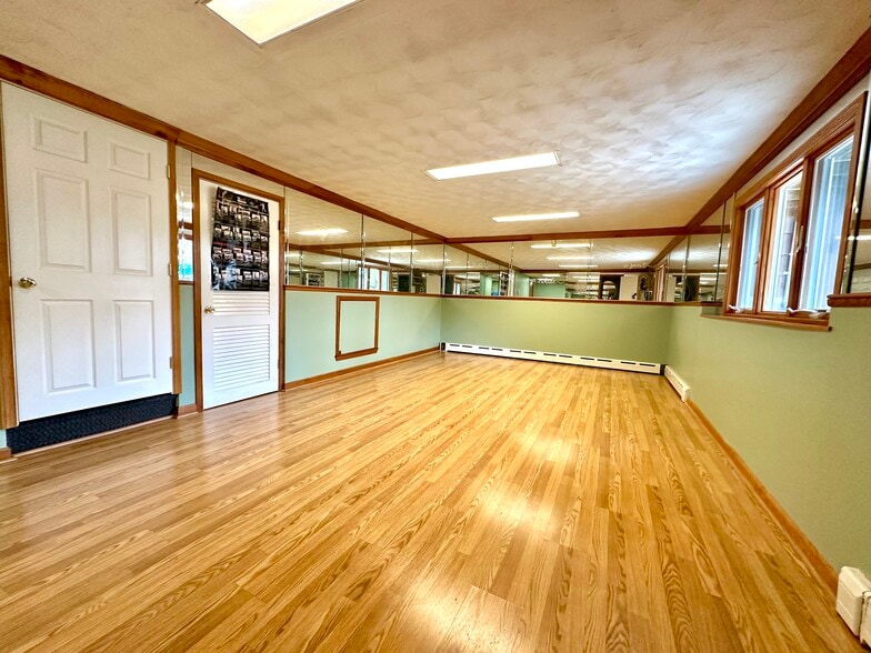 More Photos Of 591 Rt-34, Matawan Medical For Lease