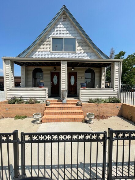More Photos Of 2174 S Broadway, Denver Freestanding For Lease
