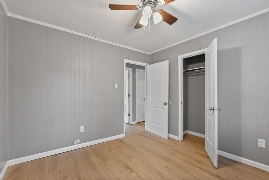 More Photos Of 16 Linder Rd, Greenbrier Apartments For Sale
