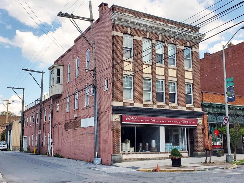 More Photos Of 125 N George St, York Storefront Retail Residential For Lease