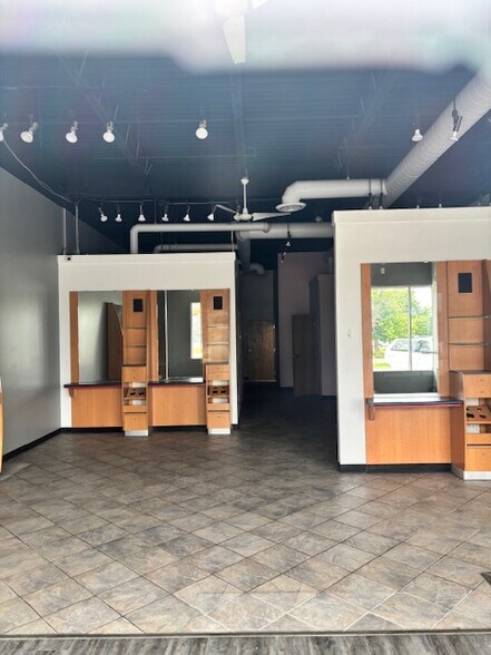 More Photos Of 310-390 El Dorado Dr, Jordan Unknown For Lease