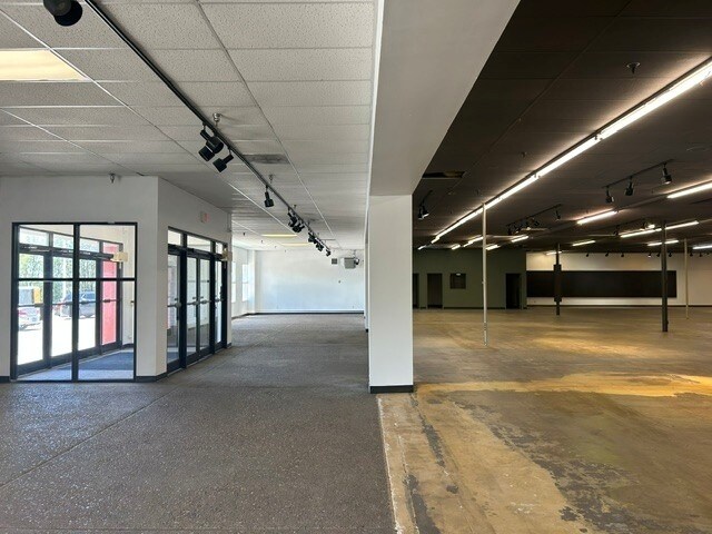 More Photos Of 901 Saint Michaels Dr, Santa Fe Freestanding For Lease