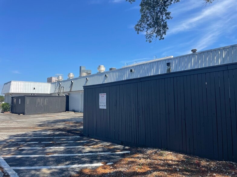 More Photos Of 905 E Gregory St, Pensacola Restaurant For Sale