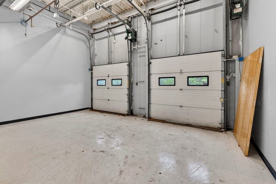 More Photos Of 645 Harvey Rd, Manchester Showroom For Lease
