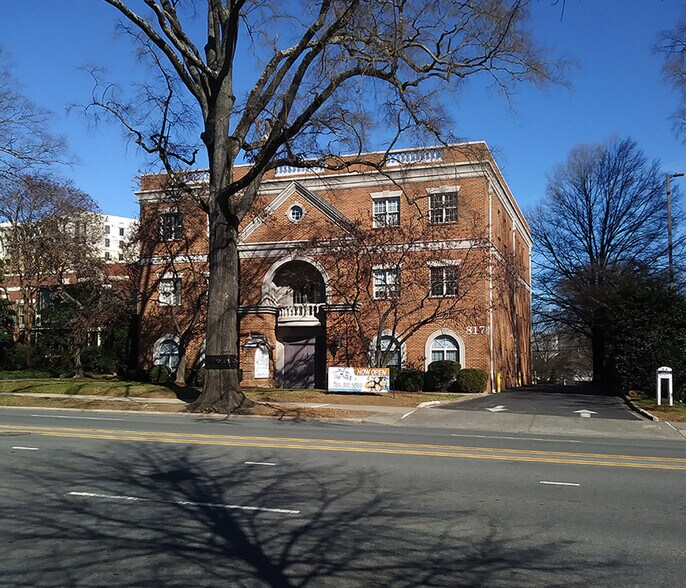 More Photos Of 817 E Morehead St, Charlotte Office For Lease