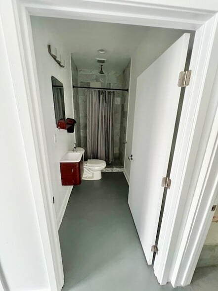 More Photos Of 3221 Union Pacific Ave, Los Angeles Warehouse For Lease