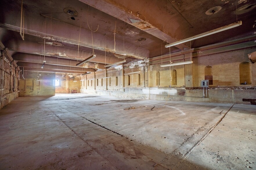 More Photos Of 132 North Ave, Pittsburgh Manufacturing For Sale