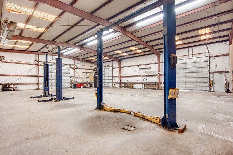 More Photos Of 1197 Piney Green Rd, Jacksonville Auto Repair For Lease