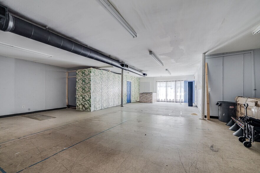 More Photos Of 302 W Victory Dr, Savannah Freestanding For Sale