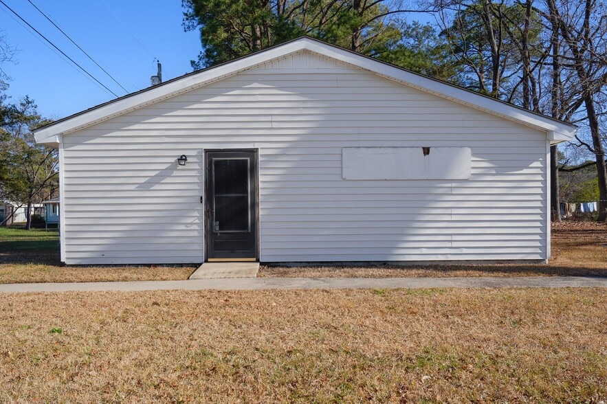 More Photos Of 323 Trevathan St, Rocky Mount Freestanding For Sale