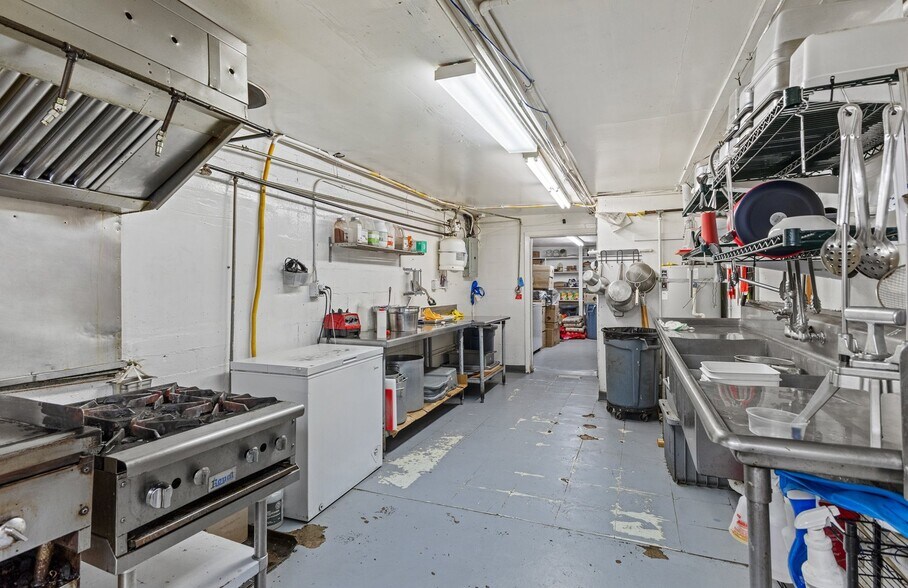 More Photos Of 1175 Newmark Ave, Coos Bay Restaurant For Sale
