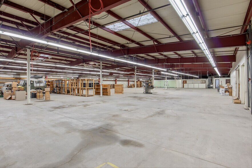 More Photos Of 530 State Fair Blvd, Syracuse Warehouse For Lease