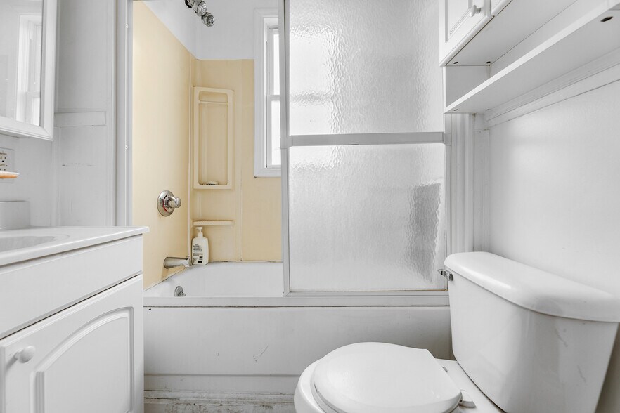 More Photos Of 5543 State Rd, Parma Freestanding For Sale