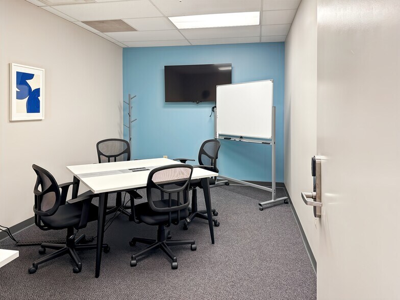 More Photos Of 1255 Kemper Meadow Dr, Cincinnati Coworking Space