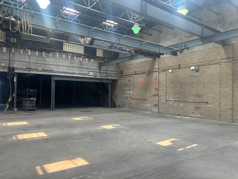More Photos Of 1730-1740 W Carroll Ave, Chicago Warehouse For Lease