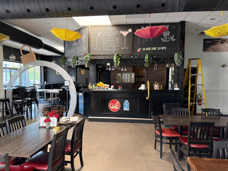 More Photos Of 547 Ontario St, St Catharines Restaurant For Lease