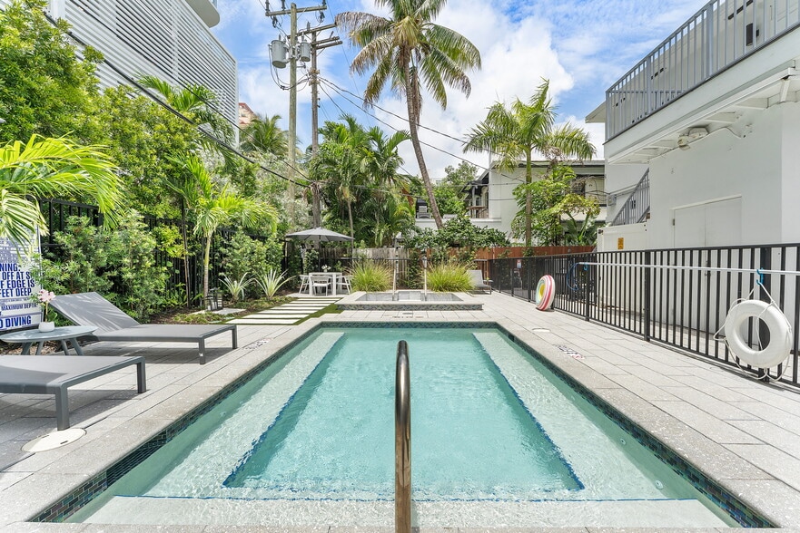 More Photos Of 3020-3024 Seville St, Fort Lauderdale Hotel For Sale
