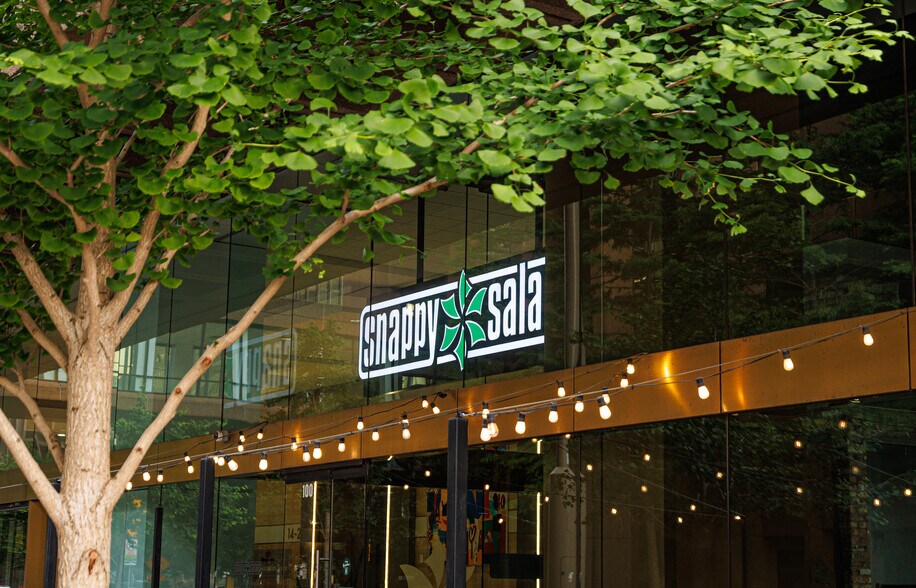 More Photos Of 717 N Harwood St, Dallas Office For Lease