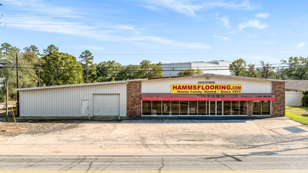 More Photos Of 2751 E Davis St, Conroe Freestanding For Sale