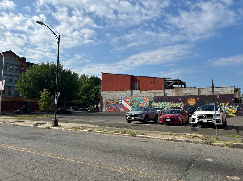 More Photos Of 306 Race St, Holyoke Medical For Lease