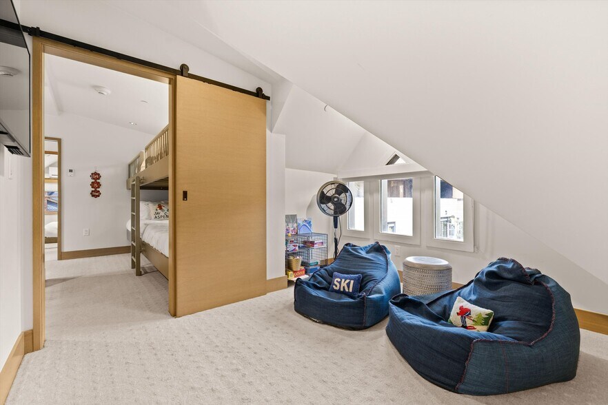 More Photos Of 122 W Main St, Aspen Office Residential For Sale