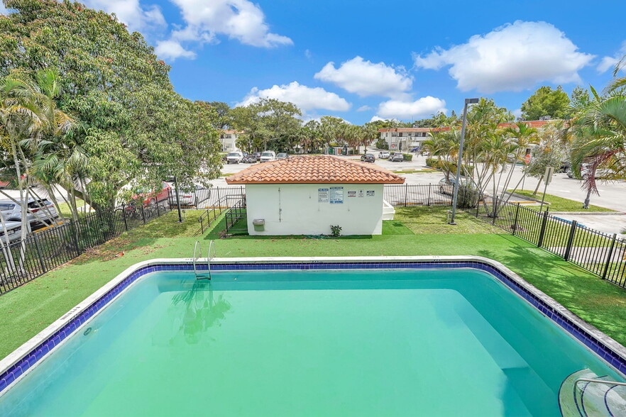 More Photos Of 400 NW 65th Ave, Margate Apartments For Sale