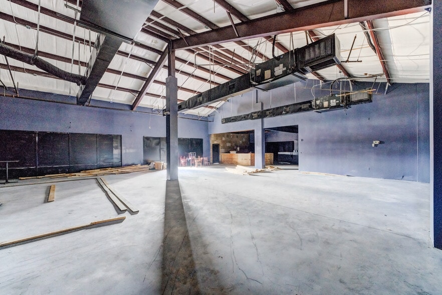 More Photos Of 324 Fm-1960 Rd, Houston General Retail For Sale