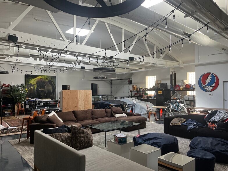 More Photos Of 2500 W Chicago Ave, Chicago Storefront For Lease