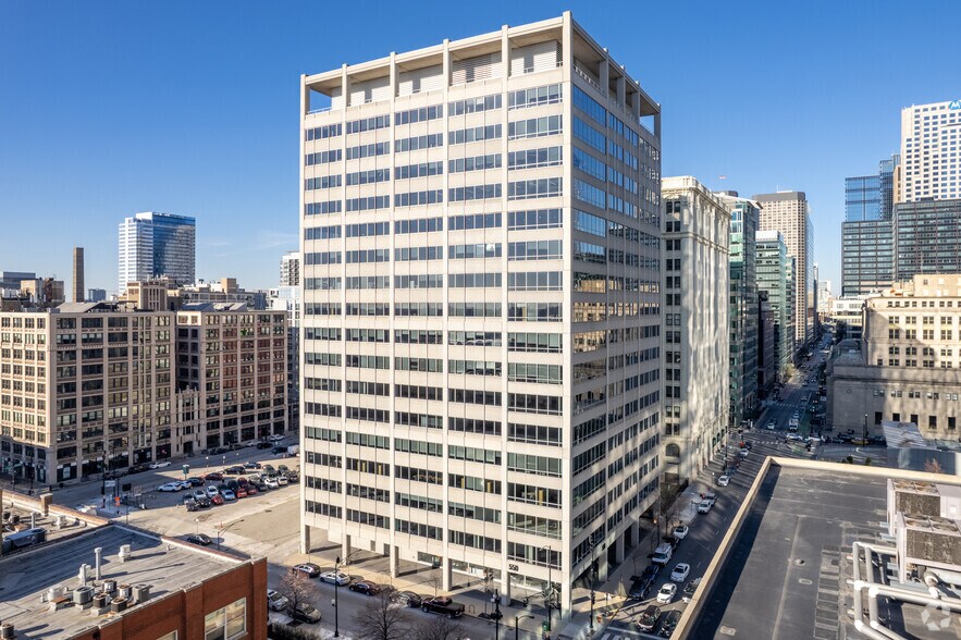More Photos Of 550 W Van Buren St, Chicago Office For Lease