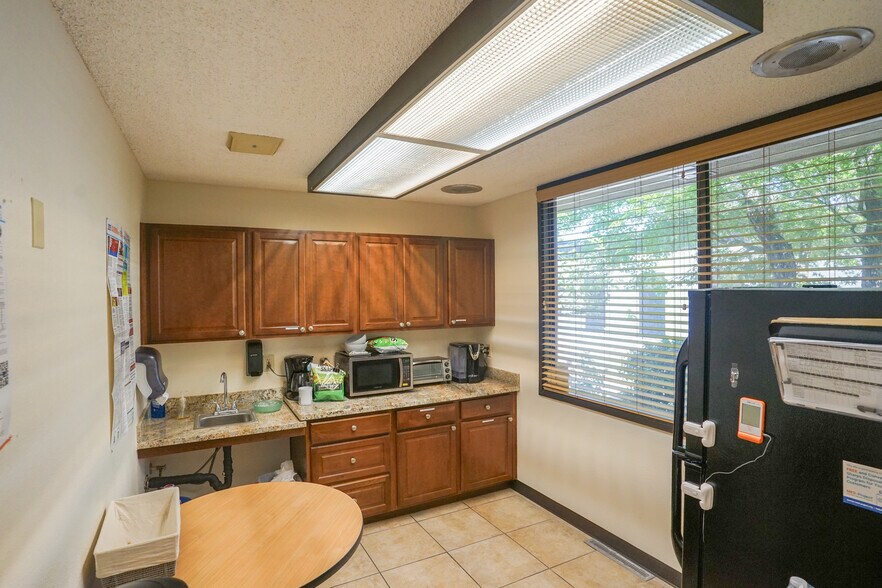 More Photos Of 1060-1080 Delbon Ave, Turlock Medical For Sale