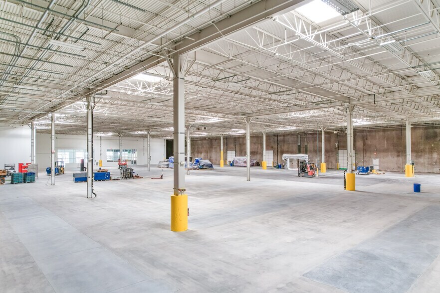 More Photos Of 10420 Metric Blvd, Austin Warehouse For Lease